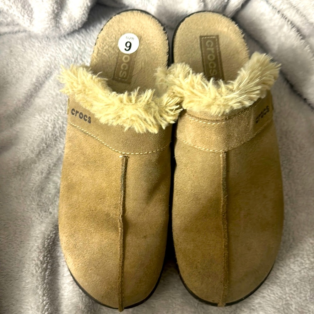 CROCS COBBLER CLOGS TAN SUEDE SLIP-ON MULE WEDGE HEEL SANDALS WOMEN SIZE 9